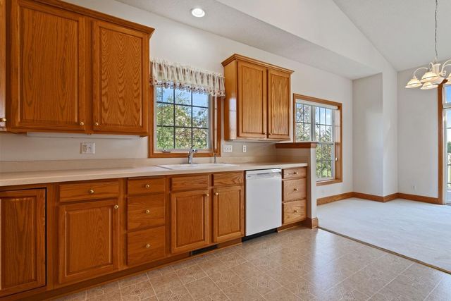 583 Holly Lane N, Oakdale, MN 55128