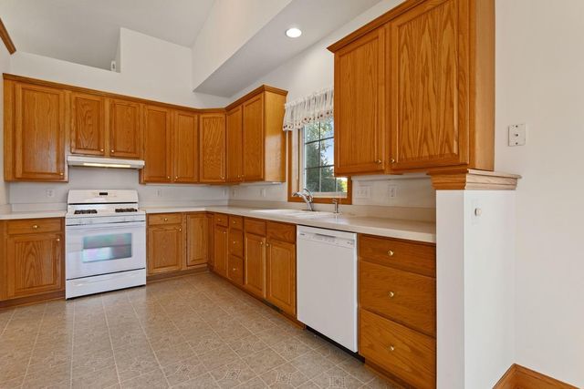 583 Holly Lane N, Oakdale, MN 55128