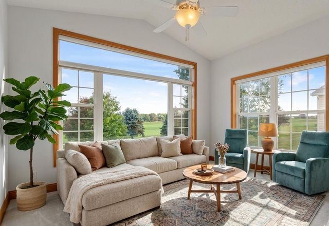 583 Holly Lane N, Oakdale, MN 55128