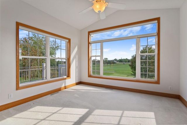 583 Holly Lane N, Oakdale, MN 55128
