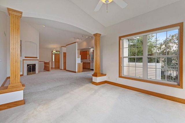 583 Holly Lane N, Oakdale, MN 55128