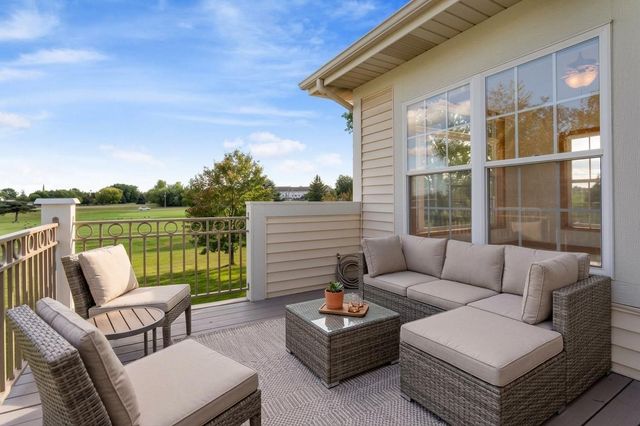 583 Holly Lane N, Oakdale, MN 55128