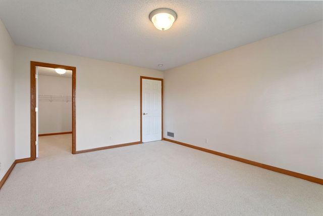 583 Holly Lane N, Oakdale, MN 55128