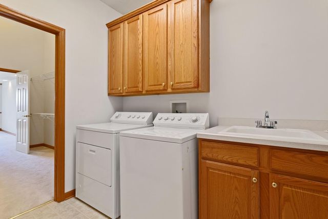 583 Holly Lane N, Oakdale, MN 55128