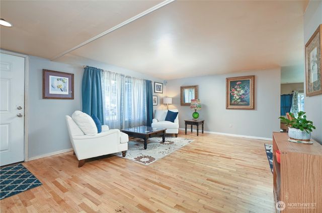 26007 14th Avenue S, Des Moines, WA 98198