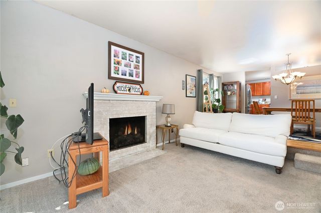 26007 14th Avenue S, Des Moines, WA 98198