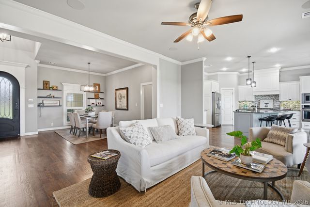 17002 S 11th West Avenue, Glenpool, OK 74033