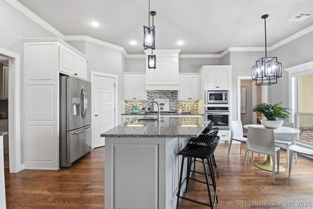 17002 S 11th West Avenue, Glenpool, OK 74033