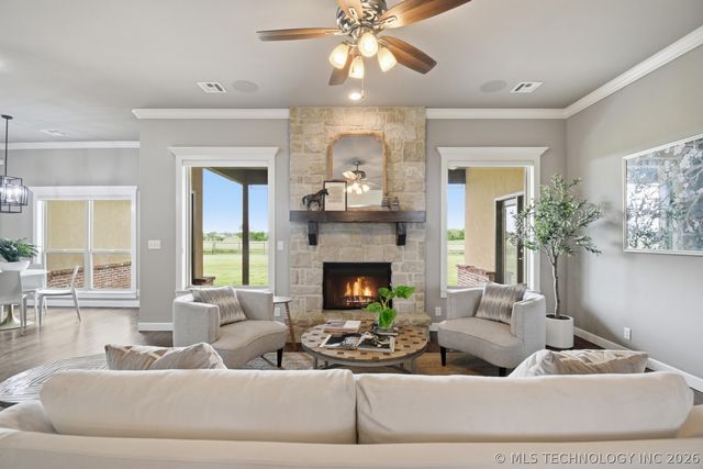 17002 S 11th West Avenue, Glenpool, OK 74033