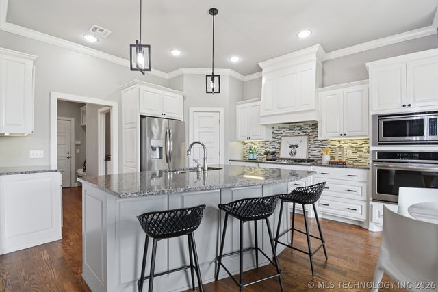 17002 S 11th West Avenue, Glenpool, OK 74033