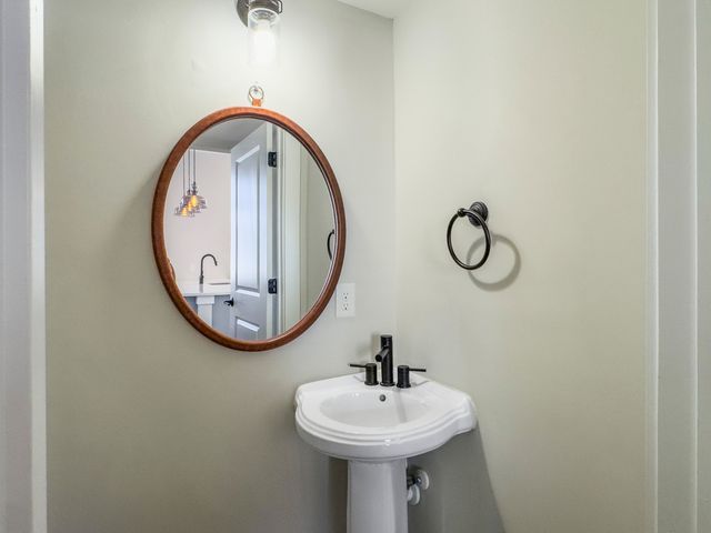 8606 Bowen Corner Avenue, Hanahan, SC 29410