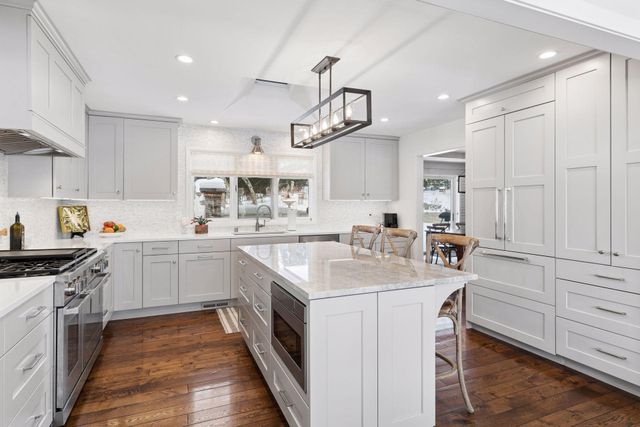 7108 Shannon Drive, Edina, MN 55439