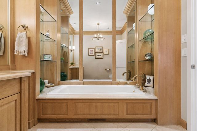 7108 Shannon Drive, Edina, MN 55439