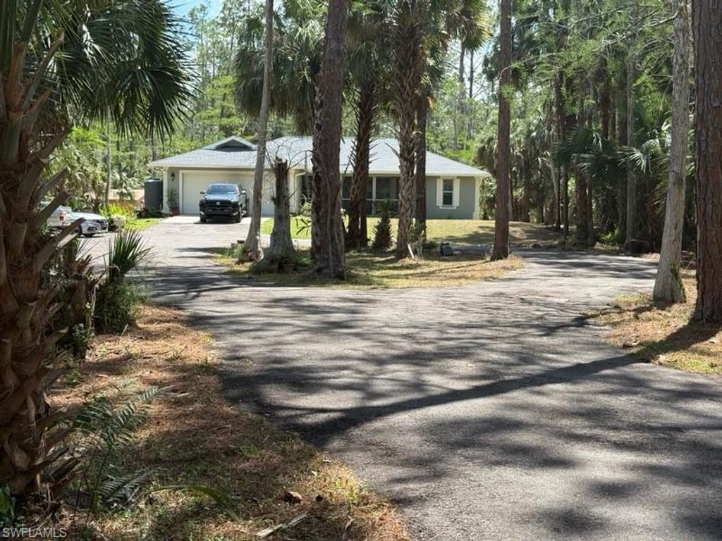 420 20th AVE NW, Naples, FL 34120
