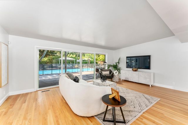 4935 Fair Oaks Blvd, Carmichael, CA 95608