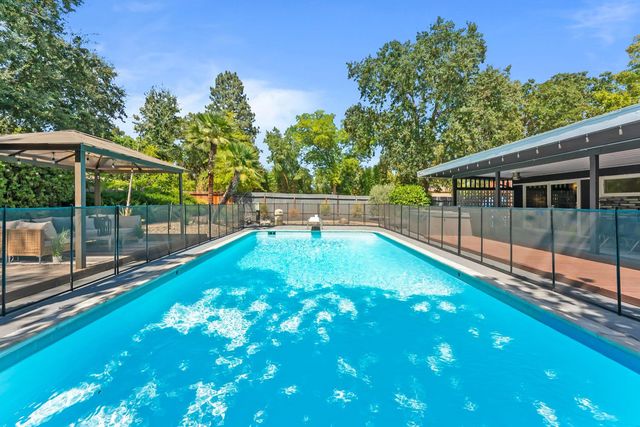 4935 Fair Oaks Blvd, Carmichael, CA 95608