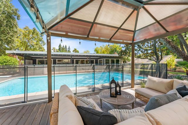 4935 Fair Oaks Blvd, Carmichael, CA 95608