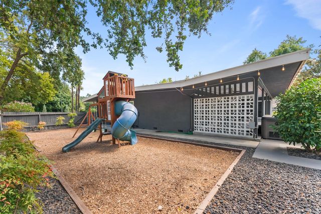 4935 Fair Oaks Blvd, Carmichael, CA 95608