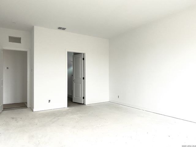 1413 Burrs Ferry Ct, Seguin, TX 78155