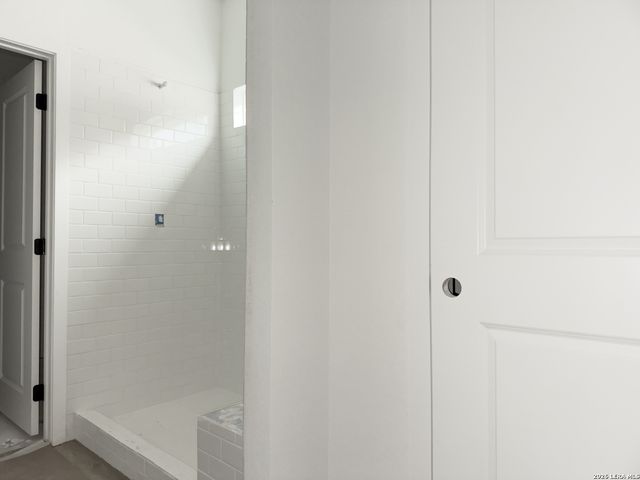 1413 Burrs Ferry Ct, Seguin, TX 78155