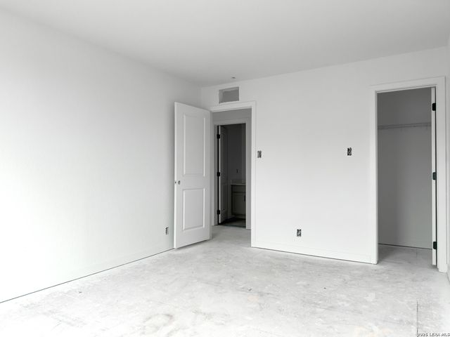 1413 Burrs Ferry Ct, Seguin, TX 78155