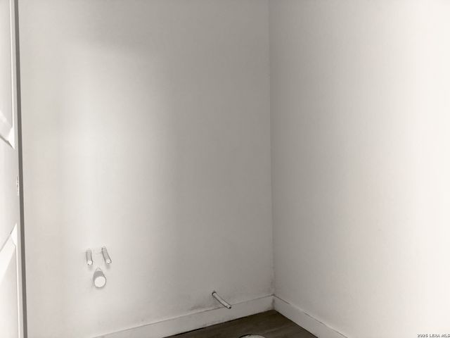 1413 Burrs Ferry Ct, Seguin, TX 78155