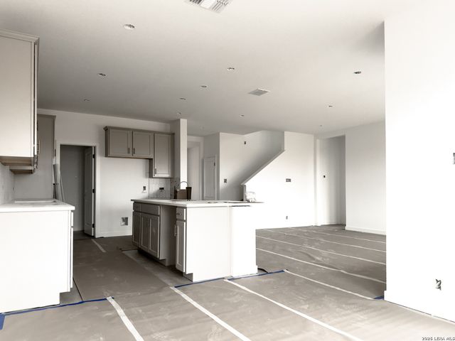 1413 Burrs Ferry Ct, Seguin, TX 78155