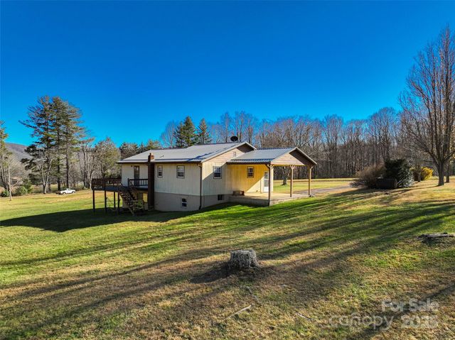 1879 White Oak Road, Burnsville, NC 28714
