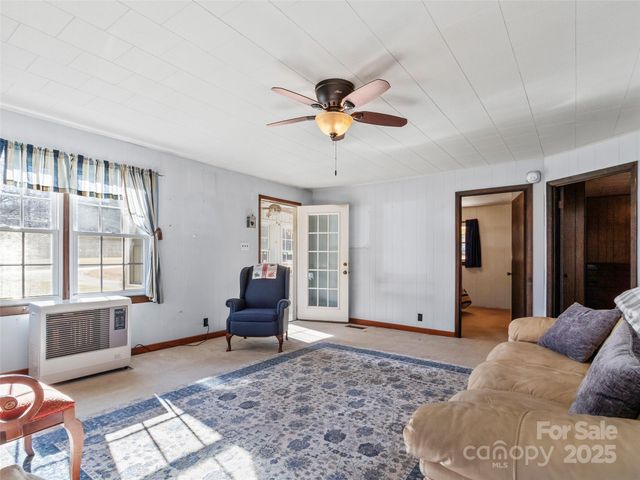 1879 White Oak Road, Burnsville, NC 28714