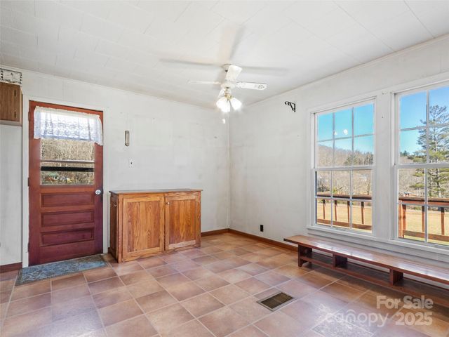 1879 White Oak Road, Burnsville, NC 28714