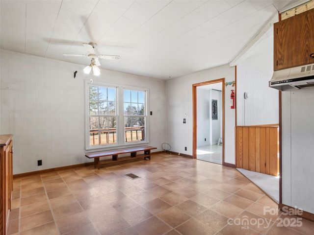 1879 White Oak Road, Burnsville, NC 28714