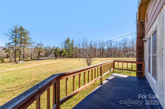 1879 White Oak Road, Burnsville, NC 28714