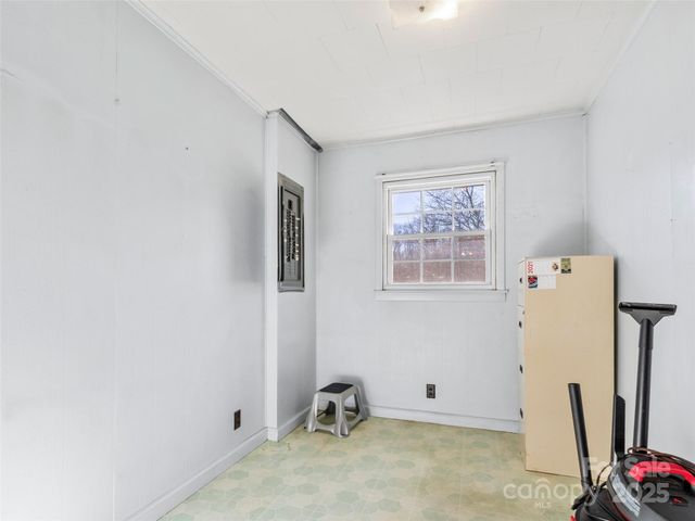 1879 White Oak Road, Burnsville, NC 28714