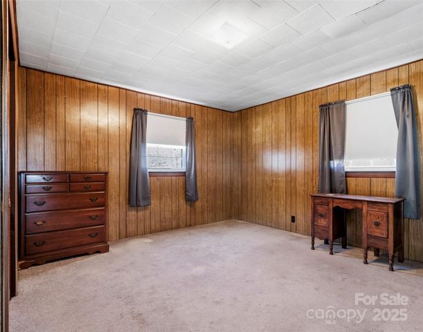 1879 White Oak Road, Burnsville, NC 28714