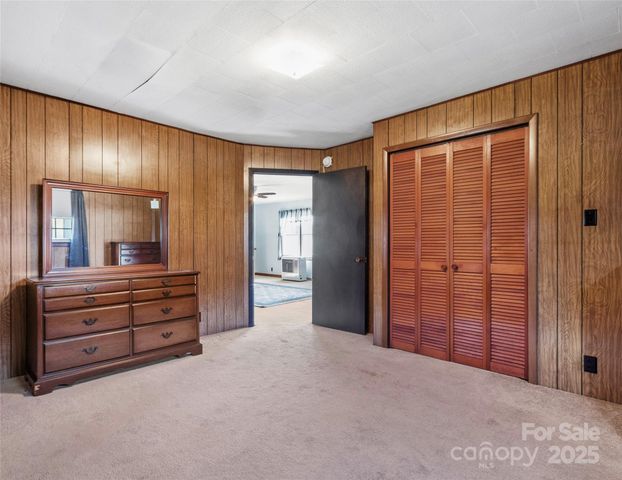 1879 White Oak Road, Burnsville, NC 28714