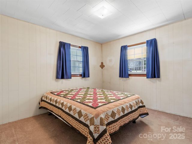 1879 White Oak Road, Burnsville, NC 28714