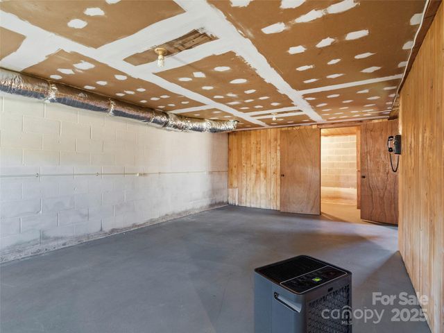 1879 White Oak Road, Burnsville, NC 28714