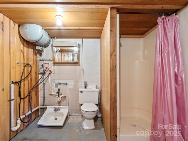 1879 White Oak Road, Burnsville, NC 28714