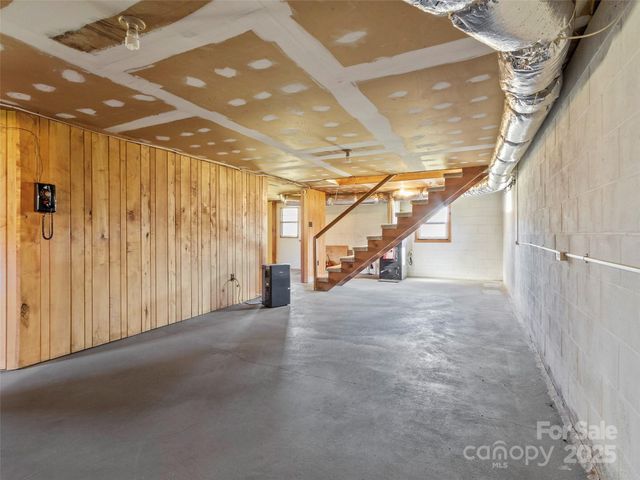 1879 White Oak Road, Burnsville, NC 28714