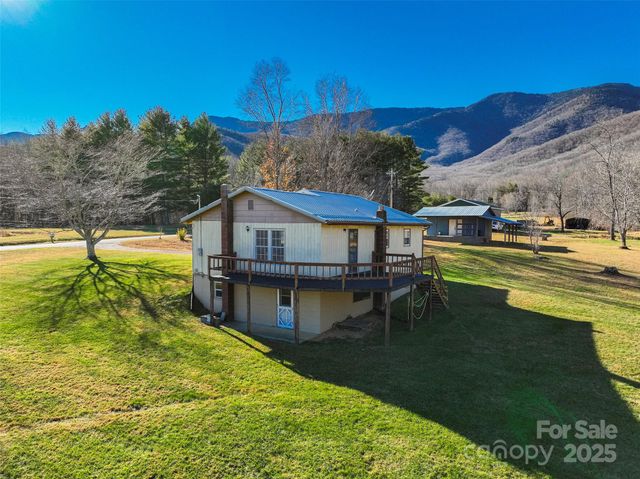 1879 White Oak Road, Burnsville, NC 28714