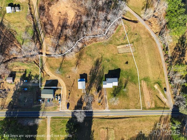 1879 White Oak Road, Burnsville, NC 28714