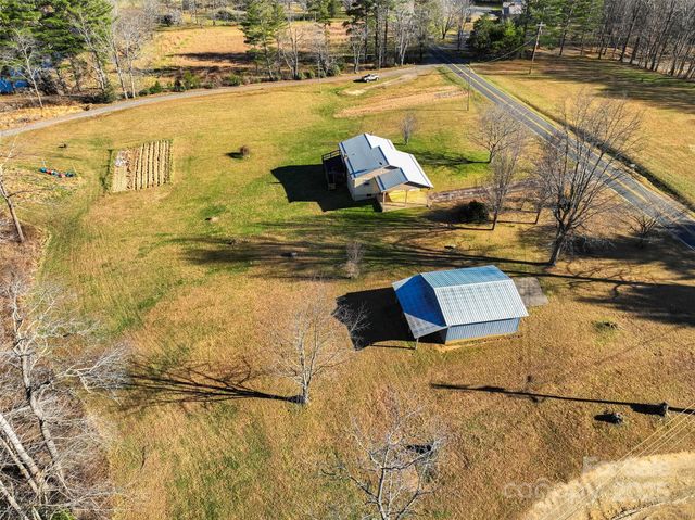 1879 White Oak Road, Burnsville, NC 28714