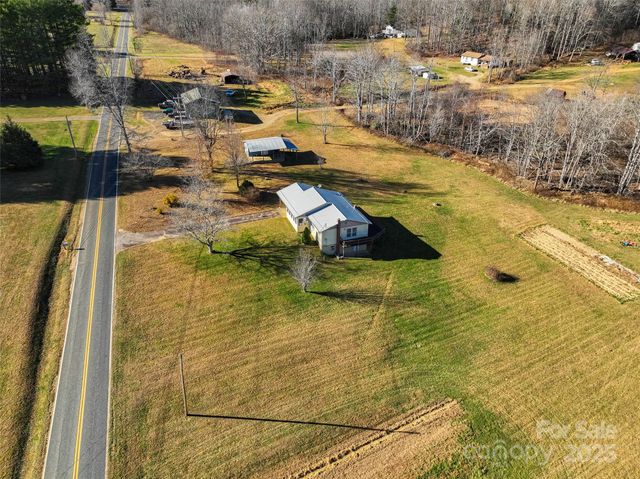 1879 White Oak Road, Burnsville, NC 28714