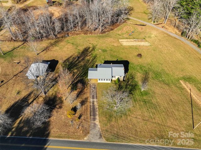 1879 White Oak Road, Burnsville, NC 28714