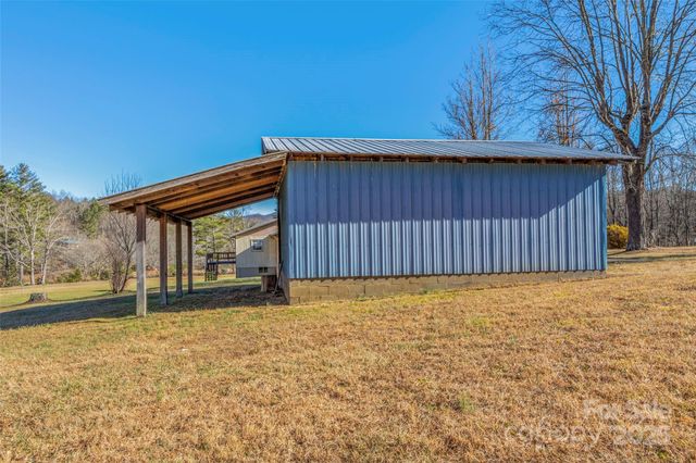 1879 White Oak Road, Burnsville, NC 28714