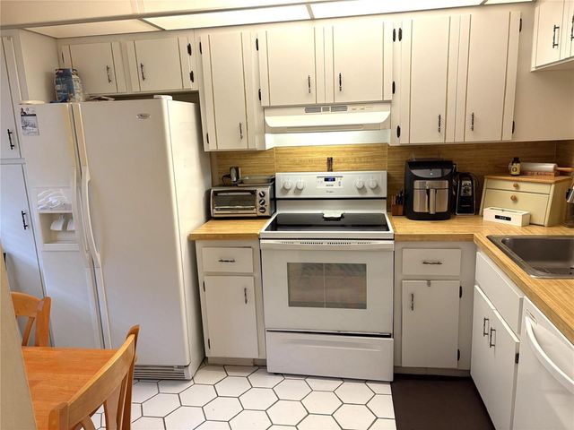 3571 Inverrary Drive 209, Lauderhill, FL 33319