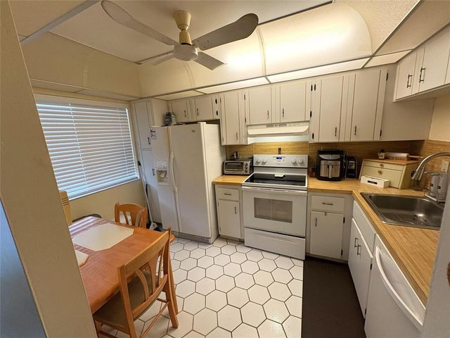 3571 Inverrary Drive 209, Lauderhill, FL 33319