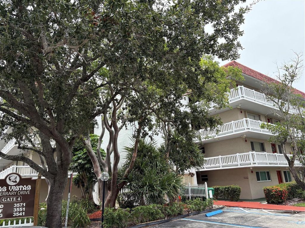 3571 Inverrary Drive 209, Lauderhill, FL 33319