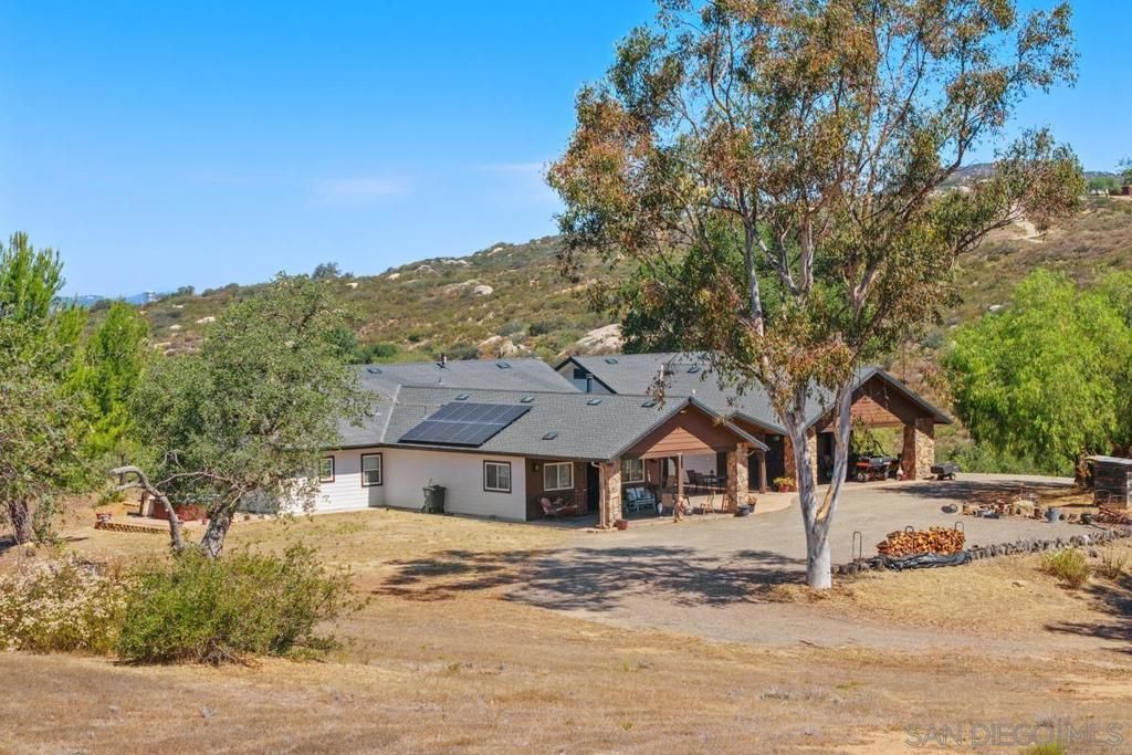 Image 1 of property listing at 23895 Ladrido, Ramona, CA 92065