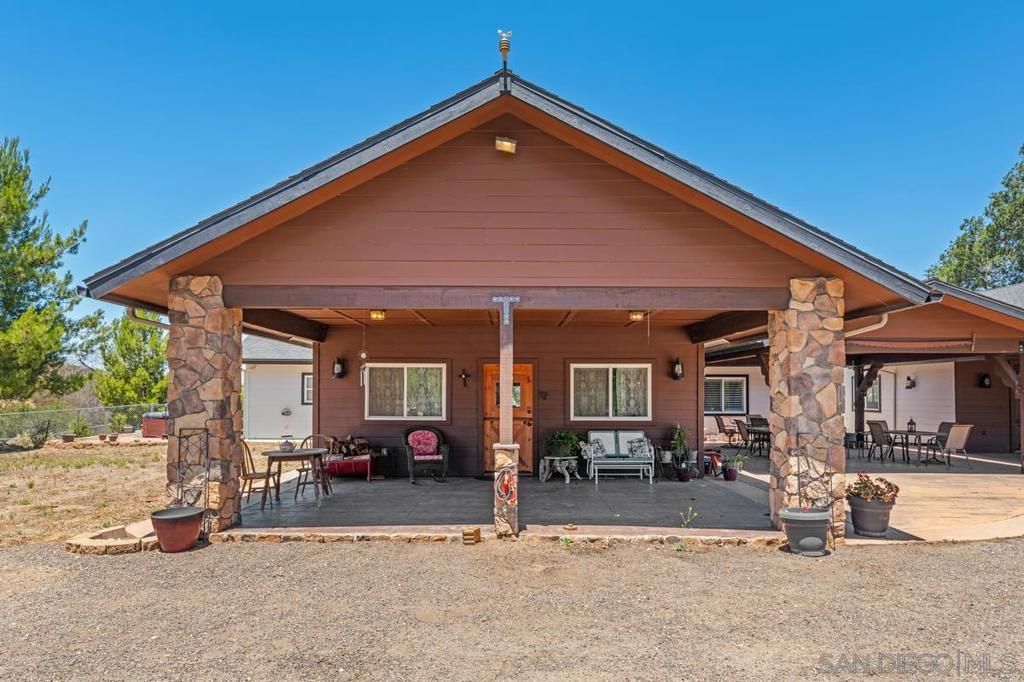 Image 11 of property listing at 23895 Ladrido, Ramona, CA 92065